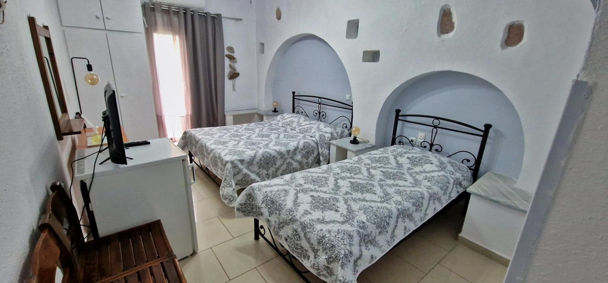 Liogerma Hotel Adamantas Exterior photo